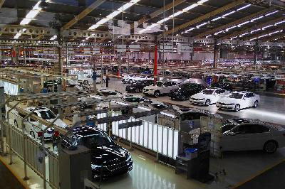 Pabrik perakitan mobil BMW Production Network PT Gaya Motor di Sunter, Jakarta. Magang TEMPO/Rizki Putra