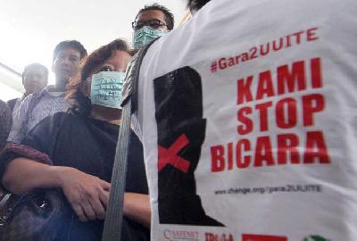 Protes warga terkait Undang-Undang Informasi dan Transaksi Elektronik (UU ITE) di Jakarta, 2014. Dok Tempo/Dasril Roszandi