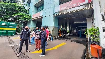 The emergency unit at the Pelni Hospital, Jakarta, February 20. 
Tempo/Hilman Fathurrahman W