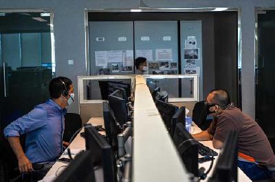 Sejumlah karyawan bekerja di salah satu kantor di Jakarta, 7 Agustus 2020. Tempo/Tony Hartawan