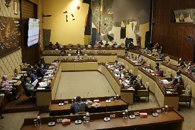 Komisi II DPR RI menggelar rapat kerja evaluasi pelaksanaan Pilkada serentak 2020 di Kompleks Parlemen Senayan, Jakarta,19 Januari 2021. Rapat tersebut . TEMPO/M Taufan Rengganis