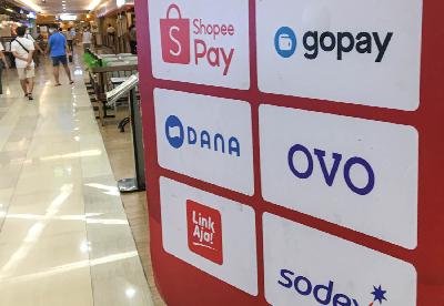 Berbagai layanan pembayaran digital di pusat berbelanjaan, Jakarta, 12 Januari 2021. TEMPO/Tony Hartawan