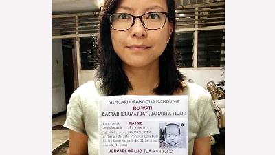 Dewi Deijle holding a flyer about herself, Jakarta, 2019.
Dewi Deijle
