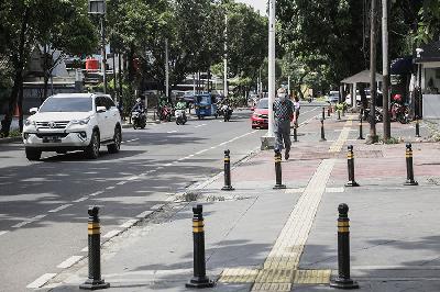 Suasana trotoar kawasan Jalan Gunawarman, Kebayoran Baru, Jakarta Selatan, 28 Februari 2021.  TEMPO/M Taufan Rengganis