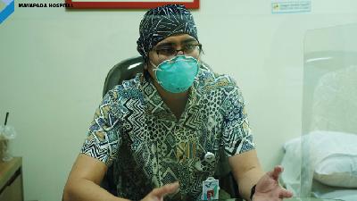 Ahli Bedah Ortopedi, dr Muhammad Alvin Shiddieqy Pohan, Sp.OT, Mayapada Hospital saat ditemui Tempo, Jumat, 26 Februari 2021.