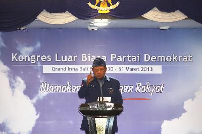 Susilo Bambang Yudhoyono (SBY), terpilih sebagai ketua umum untuk masa jabatan 2013-2015 dalam sidang Kongres Luar Biasa (KLB) Partai Demokrat di Sanur, Bali, 30 Maret 2013. Dok. TEMPO/Dhemas Reviyanto