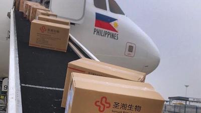 RT-PCR swab test kits Sansure Biotech asal Cina saat tiba di Filipina, Oktober 2020.. https://twitter.com/philredcross