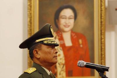 Moeldoko saat dilantik sebagai Kepala Staf TNI Angkatan Darat (KSAD) di Istana Negera, Jakarta, 2013. TEMPO/Subekti