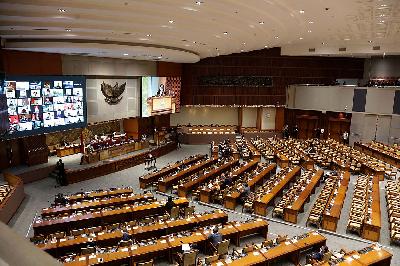 Ketua DPR Puan Maharani berpidato dalam rapat paripurna di Kompleks Parlemen Senayan, Jakarta, 9 November 2020. TEMPO/M Taufan Rengganis