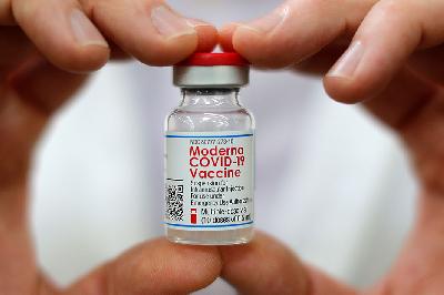 Vaksin Moderna COVID-19.  REUTERS/Mike Segar