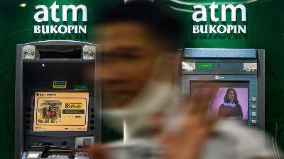 Mesin Ajnjungan Tunai Mandiri Bank Bukopin di Jakarta, Juni 2020. Tempo/Tony Hartawan