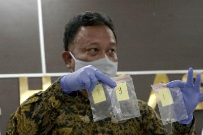 Barang bukti terkait kasus tewasnya 6 laskar FPI di jalan tol Jakarta-Cikampek KM 50, Karawang, Jawa Barat di Kantor Komnas HAM, Jakarta, 16 Februari 2021. TEMPO/Muhammad Hidayat
