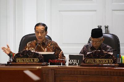 Presiden Joko Widodo (kiri) dan Wakil Presiden Ma'ruf Amin di komplek Istana Kepresidenan, Jakarta, 17 Februari 2020. TEMPO/Subekti