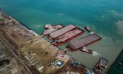 Proyek pembangunan Pelabuhan Patimban, Kabupaten Subang, Jawa Barat, 11 November 2020. ANTARA/Raisan Al Farisi