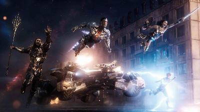 Aksi Aquaman, Cyborg, Wonder Woman, Flash dan Batman mengendarai Batmobil dalam Justice League Synder Cut. HBO