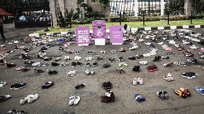 Hundreds of pairs of shoes placed in front of the DPR Building in Jakarta as a silent protest against the passing of the Sexual Violence Eradication Bill, last November.
Tempo/M Taufan Rengganis
