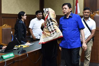 Terdakwa penasehat hukum, Lucas, seusai mengikuti sidang pembacaan surat amar putusan, di Pengadilan Tindak Pidana Korupsi, Jakarta, 20 Maret 2019. TEMPO/Imam Sukamto