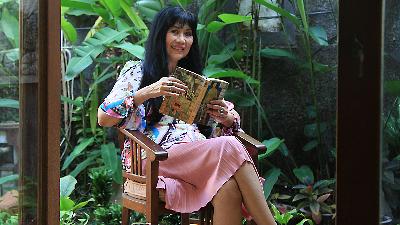 Julia Suryakusuma, a writer and activist, at her home in Cinere, Depok, West Java, April 8.
Tempo/Gunawan Wicaksono
