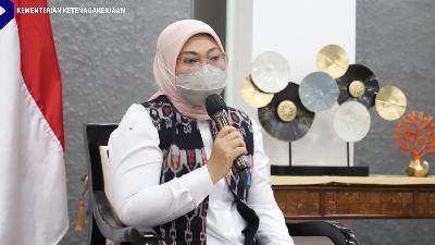 Menteri Ketenagakerjaan, Ida Fauziyah, pada Virtual Konferensi Pers tentang THR Tahun 2021 di Jakarta, Senin 12 April 2021. 
