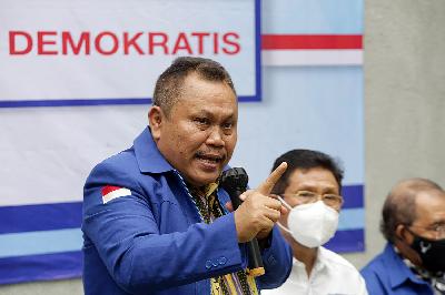 Sekjen Partai Demokrat versi KLB Jhonny Allen memberikan keterangan pers di Menteng, Jakarta, 11 Maret 2021. TEMPO/M Taufan Rengganis
