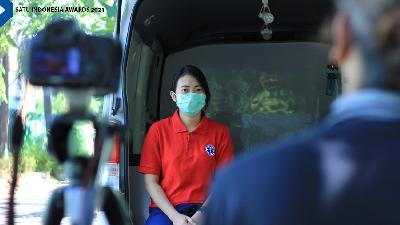 Penerima apresiasi SATU Indonesia Awards 2020 Kategori Khusus: Pejuang Tanpa Pamrih Di Masa Pandemi COVID-19 Ika Dewi Maharani yang merupakan salah satu relawan yang mengabdikan dirinya menjadi garda terdepan memerangi pandemi COVID-19 sebagai pengemudi ambulans.