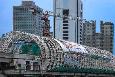 Pembangunan  stasiun  Lintas Rel Terpadu (LRT) Jabodebek di Dukuh Atas, Jakarta, 27 Januari 2021. TEMPO/Tony Hartawan