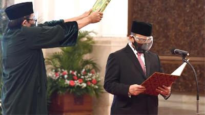 Anggota Dewan Pengawas Komisi Pemberantasan Korupsi (KPK), Indriyanto Seno Adji  saat dilantik di Istana Negara, Jakarta, 28 April 2021. BPMI Setpres/Rusman
