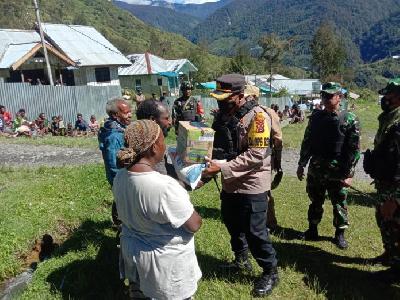 Kunjungan Forum Koordinasi Pimpinan Daerah untuk melihat perkembangan situasi pasca sejumlah kejadian di Distrik Beoga, Kabupaten Puncak, Papua, 22 April 2021. humas.polri.go.id