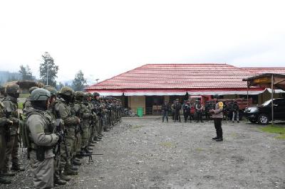 Persiapan patroli aparat kepolisian di Distrik Ilaga, Kabupaten Puncak, Papua, 26 Maret 2021. humas.polri.go.id