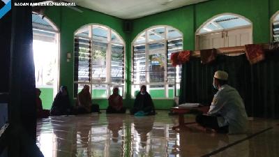 Pengajian yang diselenggarakan Dai Mualaf Center Badan Amil Zakat Nasional (BAZNAS) di Desa Maileppet, Kecamatan Siberut Selatan, Kepulauan Mentawai, Sumatera Barat, pada Senin, 19 April 2021