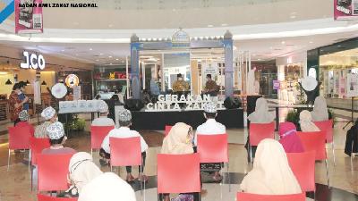 Paket Ramadhan Bahagia yang diselenggarakan Baznas dikemas dalam bentuk talkshow dan diselenggarakan di Pusat Perbelanjaan Cibubur Junction, Jakarta Timur.
