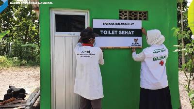 BAZNAS memberikan bantuan berupa satu unit toilet sehat kepada keluarga Ibu Paryanti di Dusun Kalipenten, Desa Kaligalang Kecamatan Sentolo, Kabupaten Kulon Progo, Daerah Istimewa Yogyakarta.