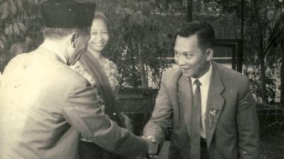 Sugiarti Siswadi (tengah) dalam sebuah sesi Konferensi Komite Eksekutif Pengarang Asia-Afrika, Juli 1963. Koleksi Oey Hay Djoen/ISSI