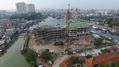 Pembangunan Kampung Susun Akuarium, Jakarta, 30 April 2021. TEMPO/Subekti.