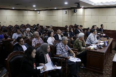 Pemohon menghadiri sidang pengujian formil terhadap perubahan kedua Undang-Undang nomor 30 tahun 2002 tentang Komisi Pemberantasan Tindak Pidana Korupsi di gedung Mahkamah Konstitusi, Jakarta, 9 Desember 2019. TEMPO/M Taufan Rengganis