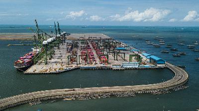 Pelabuhan New Priok Container Terminal One Tanjung Priok, Jakarta, 8 Desember 2021. Tempo/Tony Hartawan