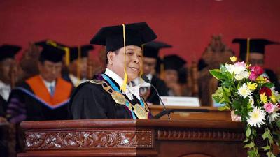 Rektor Universitas Negeri Semarang, Fathur Rokhman, di sela Upacara Dies Natalis ke-54 UNNES di Gedung Prof Wuryanto, Semarang, Maret 2019. Humas Jateng