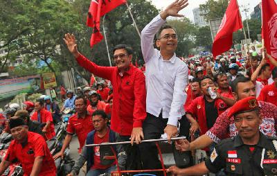 Djarot Saiful Hidayat (kiri) dari Partai PDIP saat mencalonkan gubernur di Medan, Sumatera Utara, 2018. ANTARA/Irsan Mulyadi