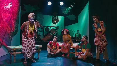 Kelompok Teater Koma menggelar pementasan Seri Panakawan berjudul "Korupsi" yang disutradarai Ohan Adiputra dan naskah oleh N. Riantiarno dalam perayaan 44 tahun Teater Koma, 19 Mei 2021. YouTube/Teater Koma