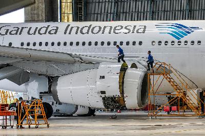 Pesawat Garuda dalam perawatan di Garuda Maintenance Facilities (GMF), Cengkareng, Tangerang. TEMPO/Tony Hartawan