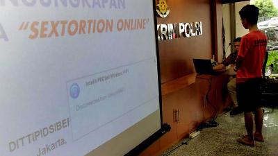 Press release on the uncovering of Sextortion Online at the National Police Criminal Investigation Department, Cideng, Central Jakarta, February 2019.
Suara.com/Fakhri Hermansyah
