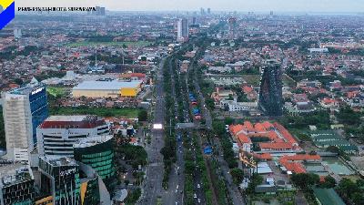 Pemandangan Kota Surabaya dilihat dari udara
