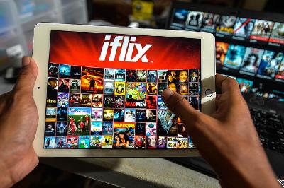 Penggunaan layanan hiburan di sektor Video on Demand (VoD) iflix di Jakarta, 29 September 2020. Tempo/Tony Hartawan