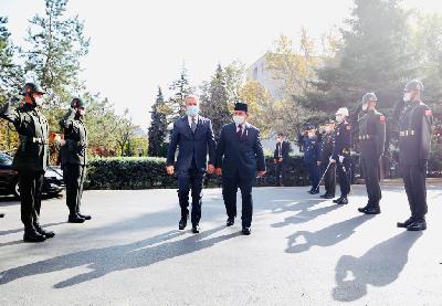 Menteri Pertahanan RI Prabowo Subianto dan Menteri Pertahanan Turki Hulusi Akar dalam kunjungan kehormatan di Ankara, Turki, 23 Oktober 2020. Dok. Kemhan