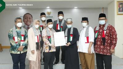 Penyerahan donasi dari Masyarakat Indonesia yang dikumpulkan Ustadz Adi Hidayat (UAH) sebesar Rp. 6.307.205.389,54 yang dikhususkan untuk beasiswa pelajar Palestina melalui Badan Amil Zakat Nasional (BAZNAS), Rabu, 2 Juni 2021.