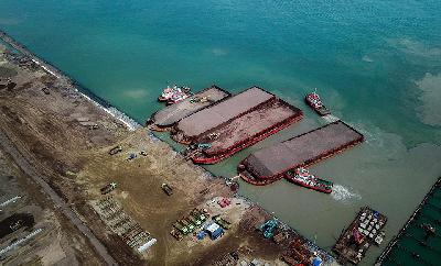 Pembangunan Pelabuhan Patimban, Kabupaten Subang, Jawa Barat, 18 November 2020. ANTARA/Raisan Al Farisi