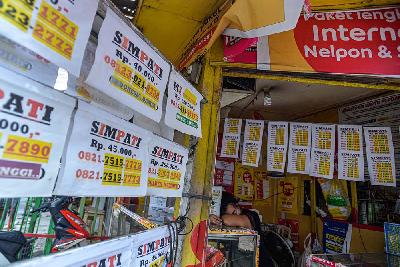 Penjualan kartu telepon seluler di Jakarta, 8 Januari 2021. Tempo/Tony Hartawan