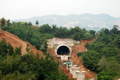 Pembangunan terowongan kereta cepat Jakarta Bandung di Sasaksaat, Kabupaten Bandung Barat, 3 Juni 2021. TEMPO/Prima Mulia