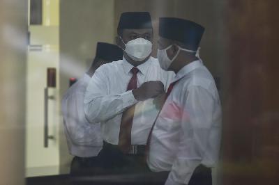 Pegawai KPK, mempersiapkan diri untuk mengikuti upacara pelantikan dan pengambilan sumpah menjadi Pegawai Negeri Sipil di gedung Komisi Pemberantasan Korupsi, Jakarta, 1 Juni 2021. TEMPO/Imam Sukamto