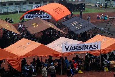 Pelaksanaan vaksinasi massal suntikan vaksin Covid-19 di Stadion GBLA, Bandung, Jawa Barat, 17 Juni 2021. TEMPO/Prima mulia